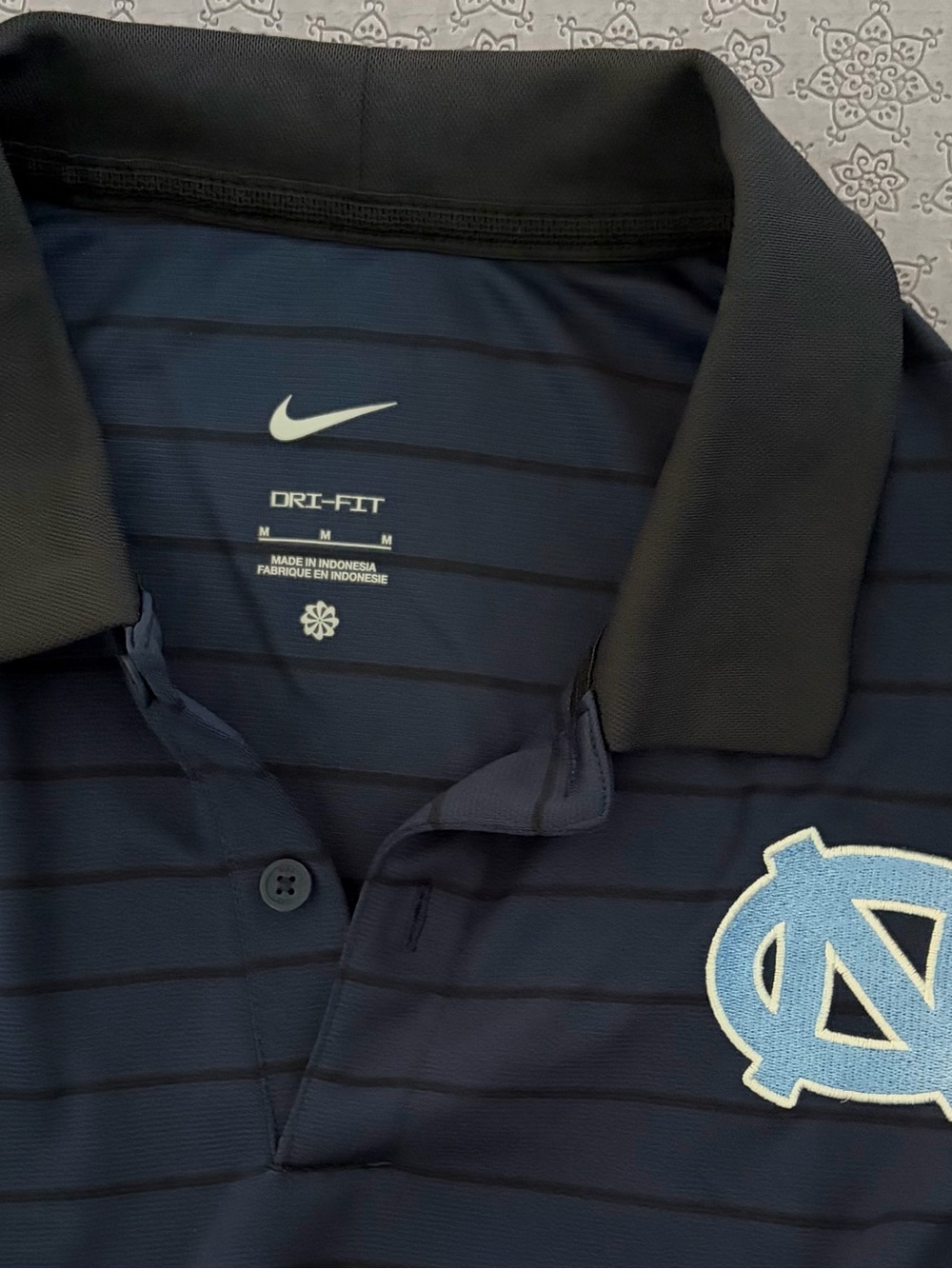Nike Men's Navy and Black Striped UNC Polo - Size M - Picture 4 of 4